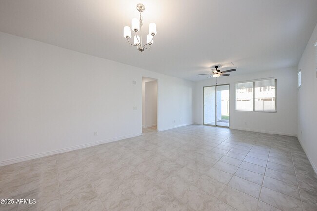 Foto del edificio - 8730 W Pasadena Ave