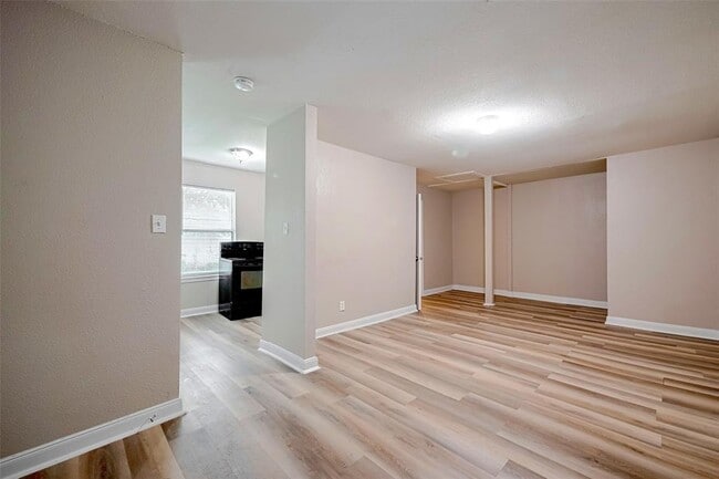 Building Photo - 5118 Plum Dr