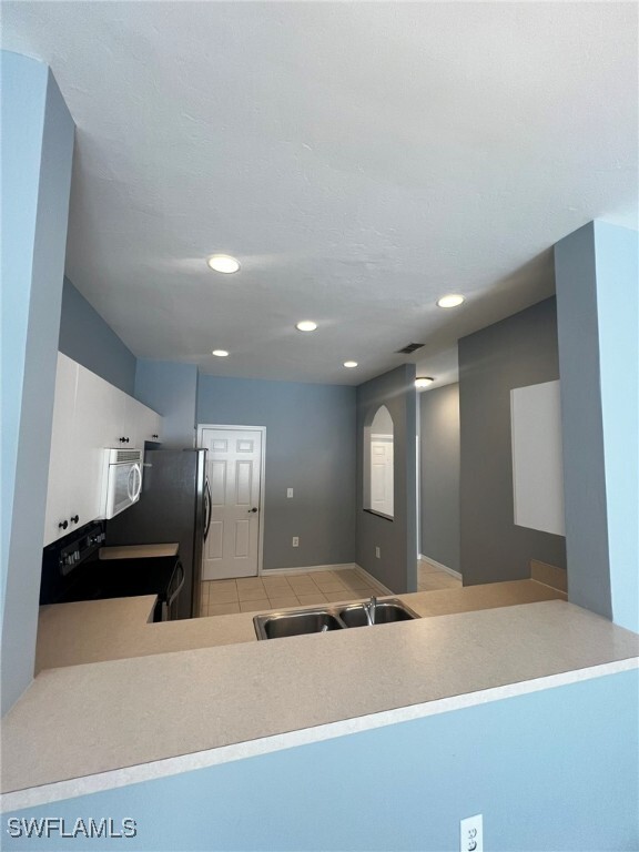 Building Photo - 3624 Pine Oak Cir