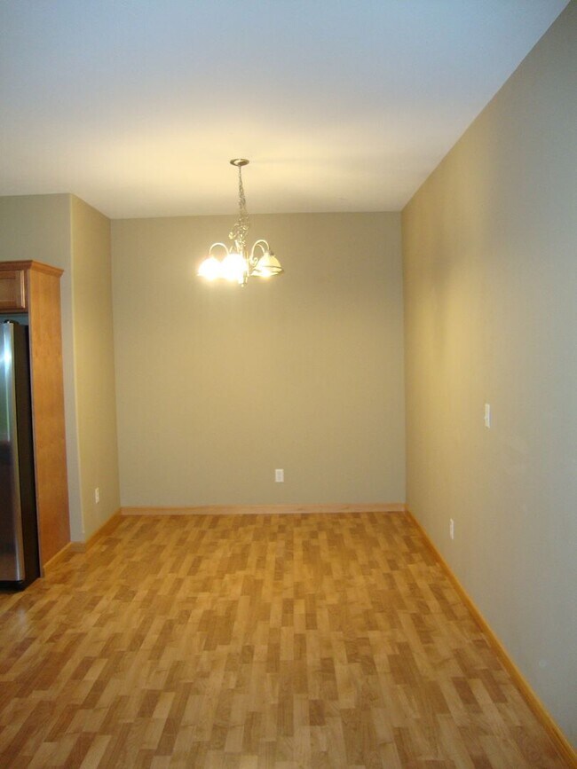Building Photo - 512