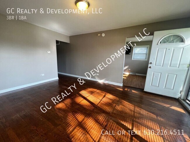 Building Photo - ***DETACHED HOME / 3 BDRM - 1 BTH / WASHER...