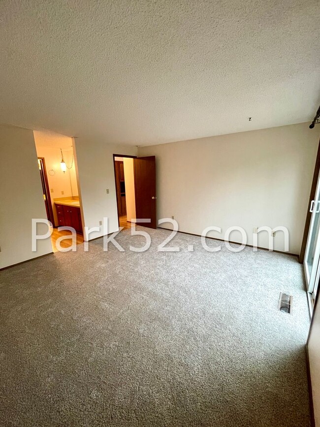 Foto del edificio - 2 Bedroom Plus Loft - University Place Duplex