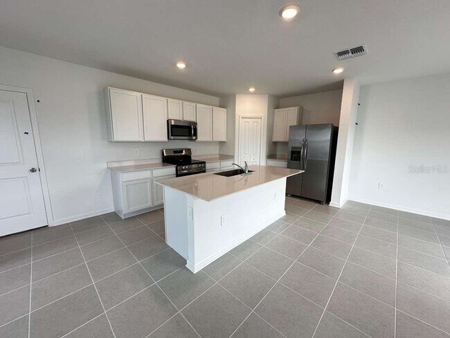 Building Photo - 2154 Chris Dr