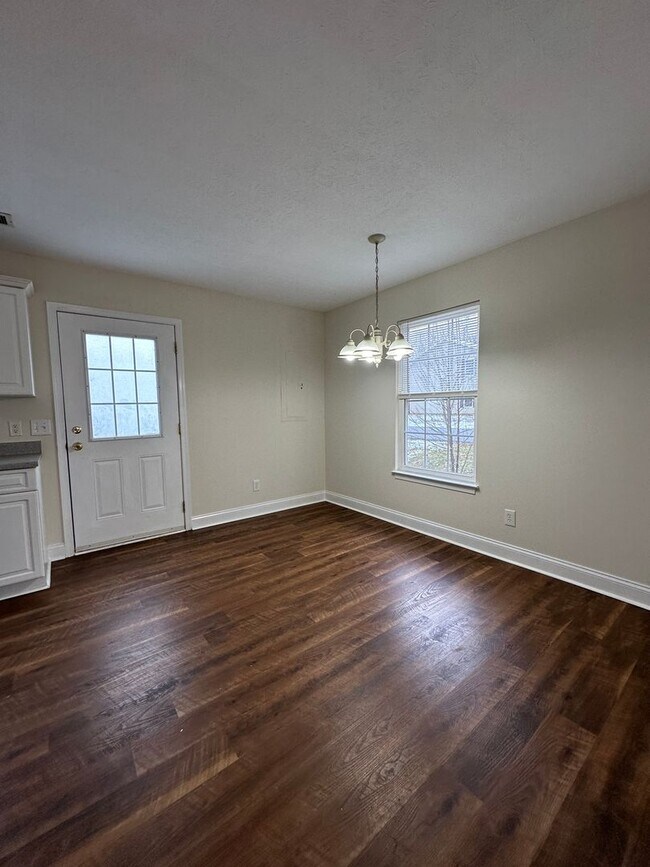 Building Photo - End Unit Townhome for Rent in Grottoes