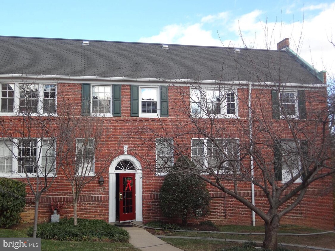 Primary Photo - 1801 Key Blvd