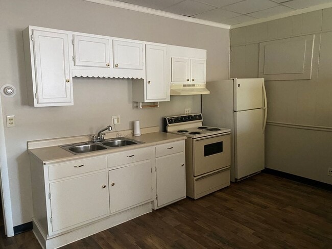 Building Photo - 637 E Wheeling St