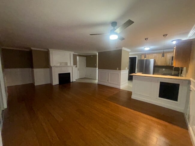 Building Photo - 4 Deer St