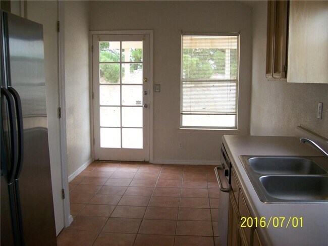 Foto del edificio - 11793 Corona Crest Ave