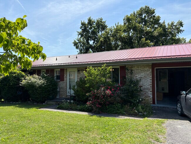 Foto del edificio - 1406 Valley View Dr