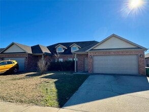 Building Photo - 936 Kensington Dr