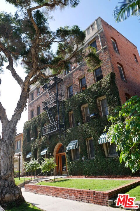 Foto del edificio - 611 Cloverdale Ave