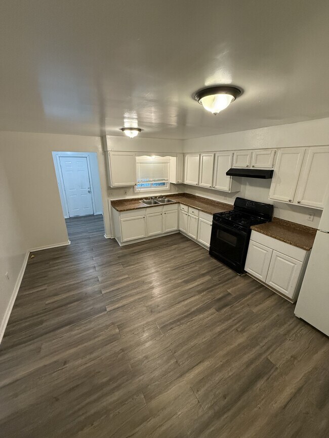 Foto del edificio - 546 Edmund Ave W