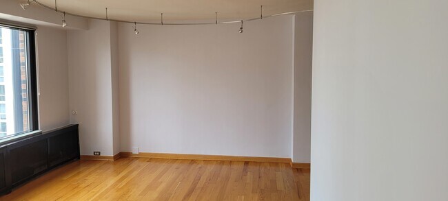 Foto del edificio - 1540 N State Pkwy