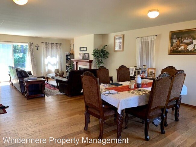 Building Photo - 3 br, 2.5 bath House - 4260 Chanting Circl...