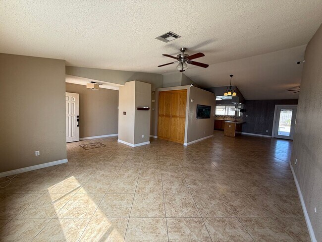 Foto del edificio - 7140 E 26th St