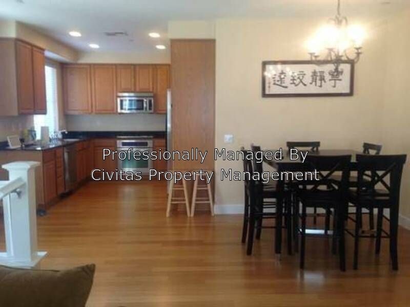 Primary Photo - Newer 2/2 Townhome - Bonus Room Pool and More