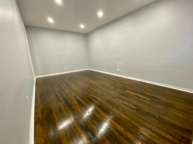 Building Photo - 2660 Haring St