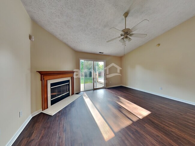 Foto del edificio - 13227 Summerwood Ln