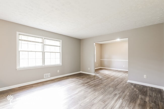 Building Photo - 6345 Thornhedge Dr