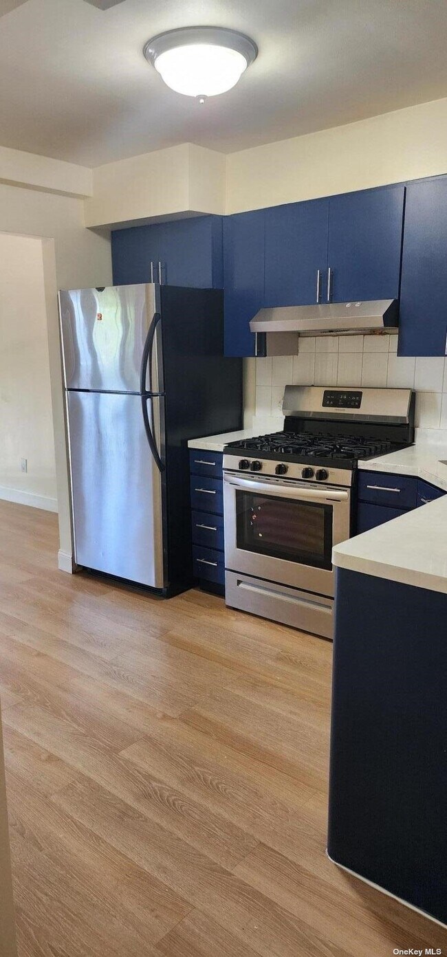 Building Photo - 71-14 58th Rd