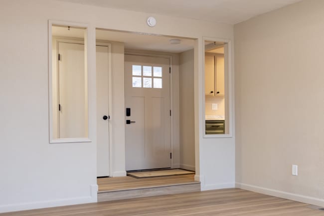 Building Photo - 5520 Valleyview Ln