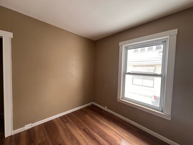 Building Photo - 2518 Hermansau St