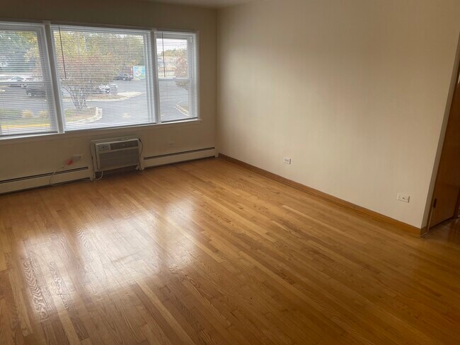 Foto del edificio - 7134 Riverside Dr