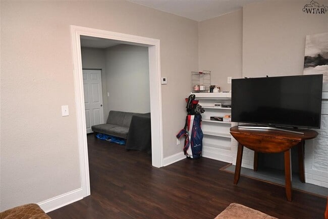 Foto del edificio - 1821 McGregor Ave
