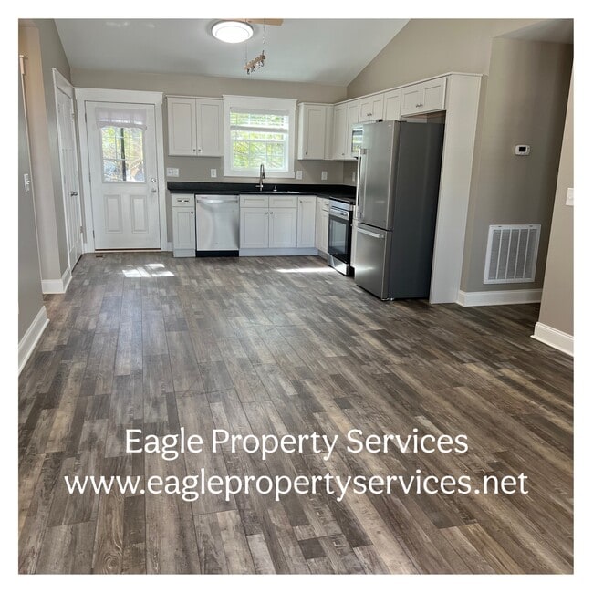 Building Photo - 114 Roslyn Ct