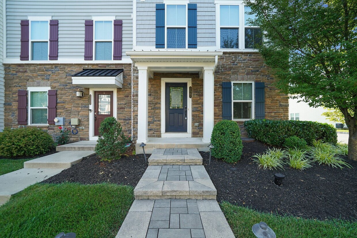 Foto principal - Luxury 3 Bedroom 4 Bath Townhome in Atwate...