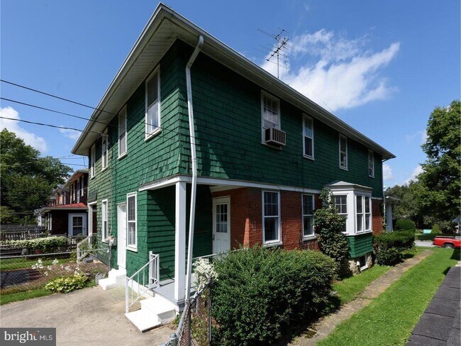 Foto del edificio - 1132 Stirling St