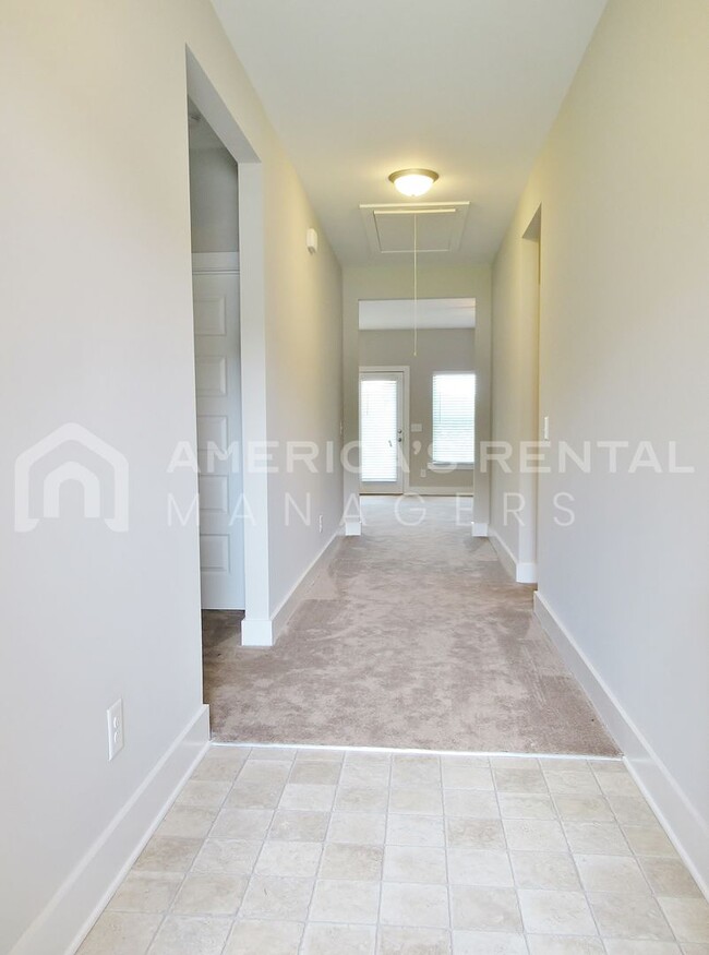 Building Photo - Home for Rent in Tuscaloosa - Available to...