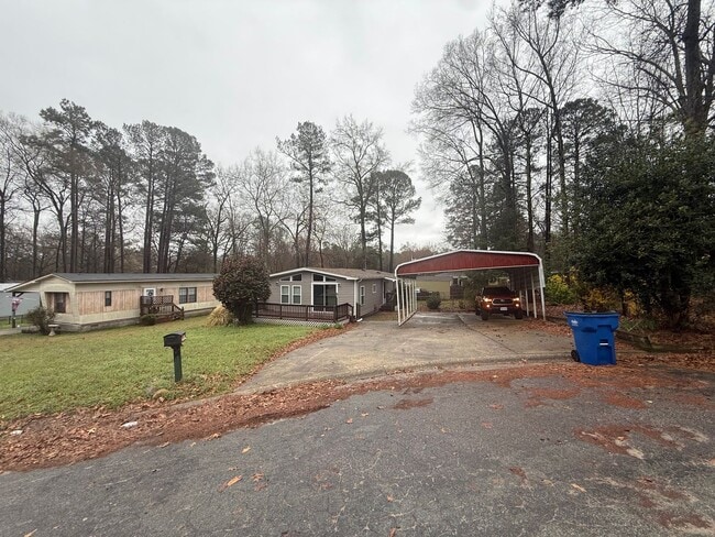 Building Photo - **Renovated**2 bed 2 bath home