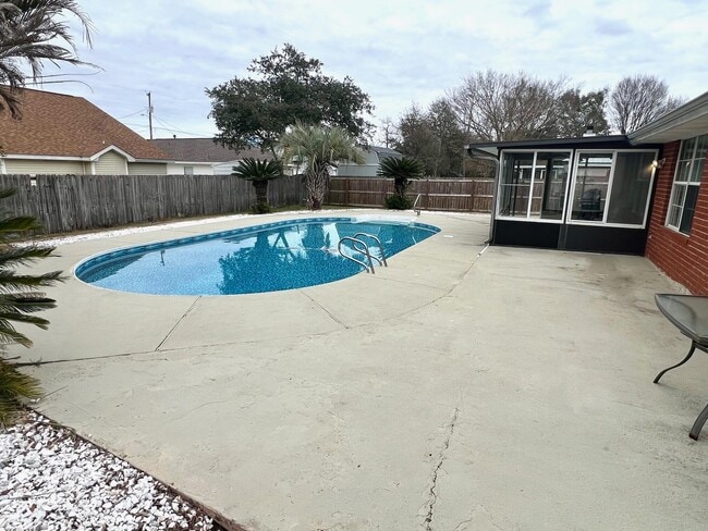 Building Photo - 318 Riverchase Blvd