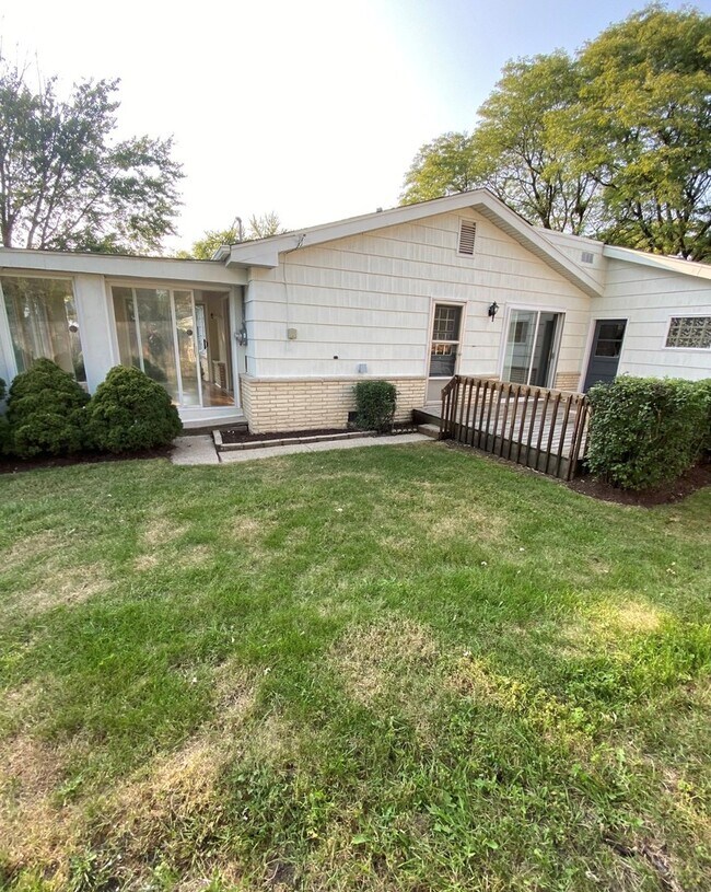 Foto del edificio - 1119 Crest Ln