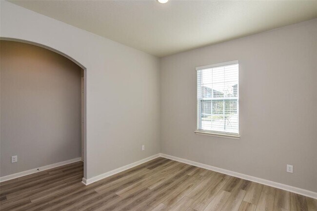 Building Photo - 2016 Erlinda Dr