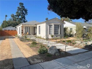 Building Photo - 4586 Sunnyside Dr