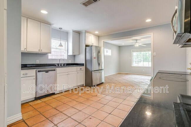 Foto del edificio - 3528 Rogers Ave
