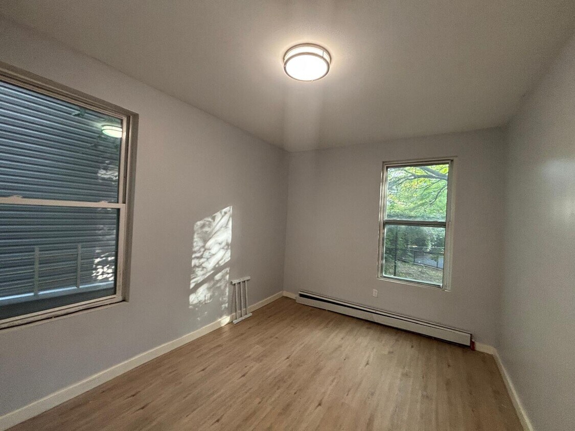 Foto del edificio - 177 Van Nostrand Ave
