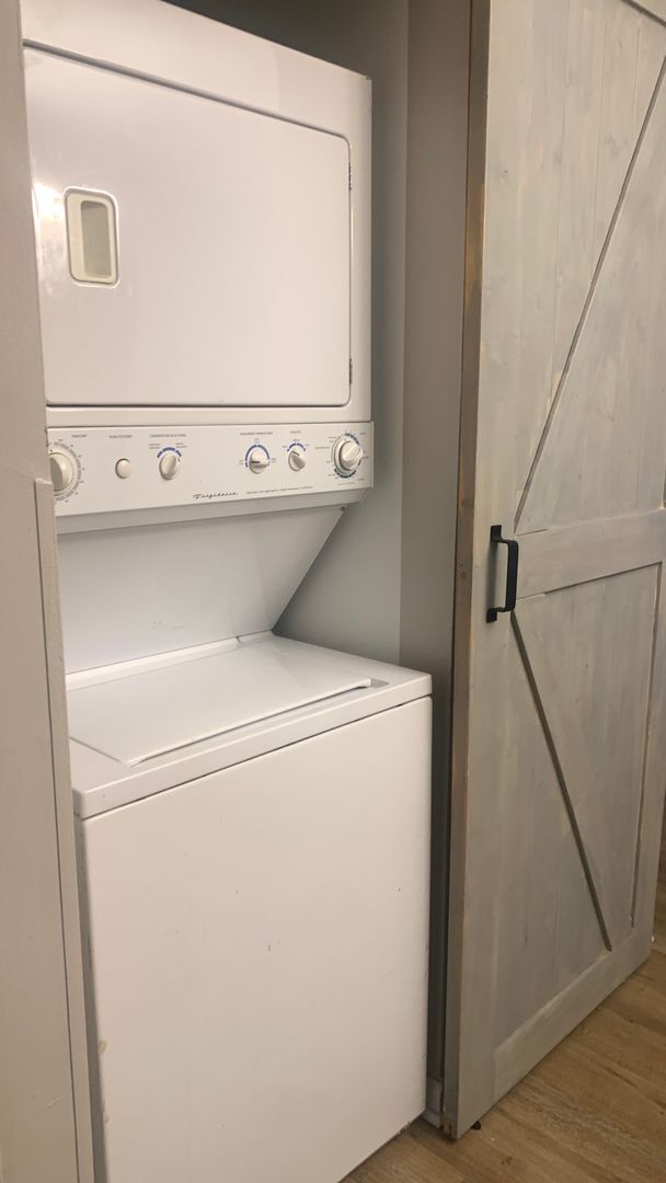 Foto del edificio - 2-Bedroom, 1-Bath Apartment – $1,900/month...
