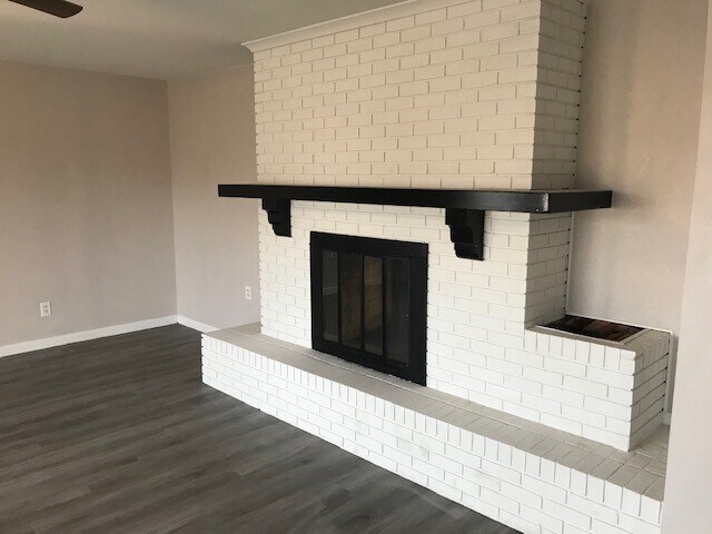 Building Photo - 2821 James Louis Dr