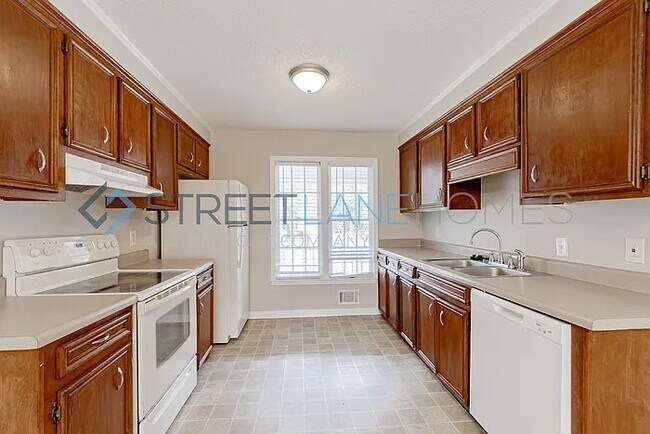 Foto del edificio - 709 Greensprings Dr