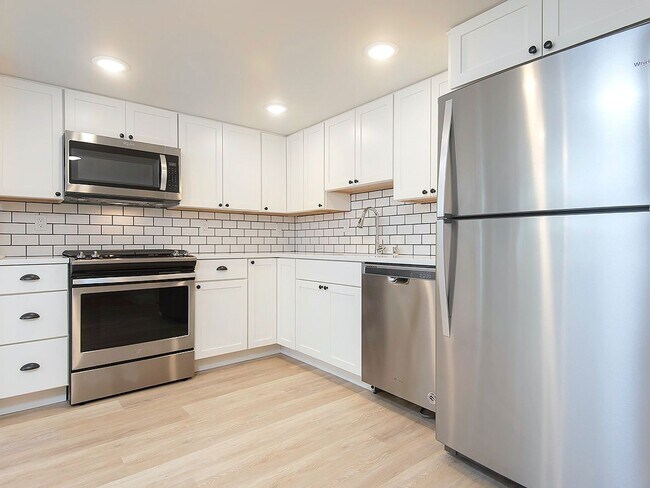 Building Photo - New Duplex in Loyal Heights