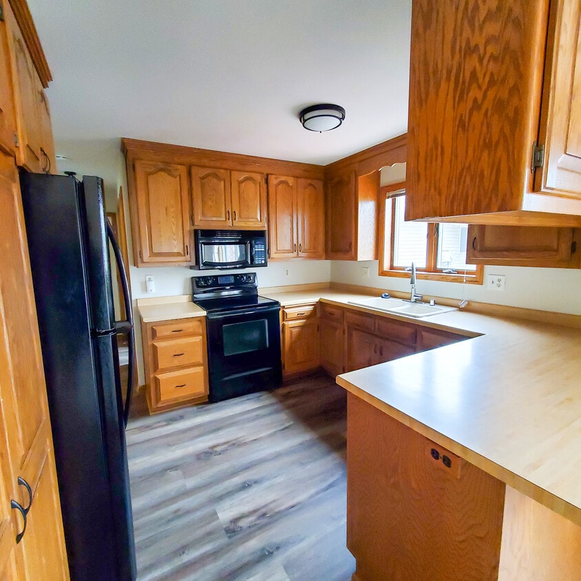 5104 Rustling Oaks Ln, McFarland, WI 53558 - Townhome Rentals in ...