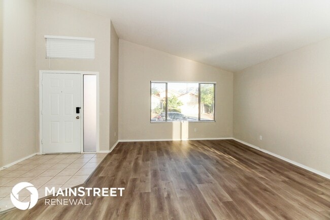 Building Photo - 11151 N Desert Flower Dr