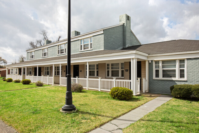 Building Photo - Oaks Intown