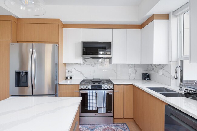 Building Photo - 6983-6204 204 St