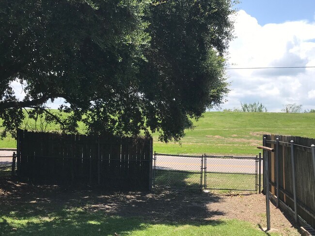 Foto del edificio - 6216 Roddie St