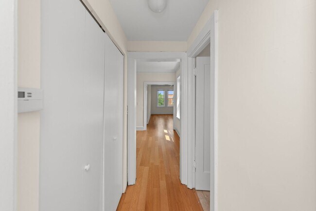 Foto del edificio - 3533 W Fullerton Ave