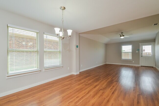 Building Photo - 1209 Rainer Dr